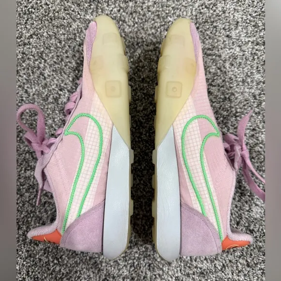 Nike is women's waffle racer 2X in arctic pink, size 10