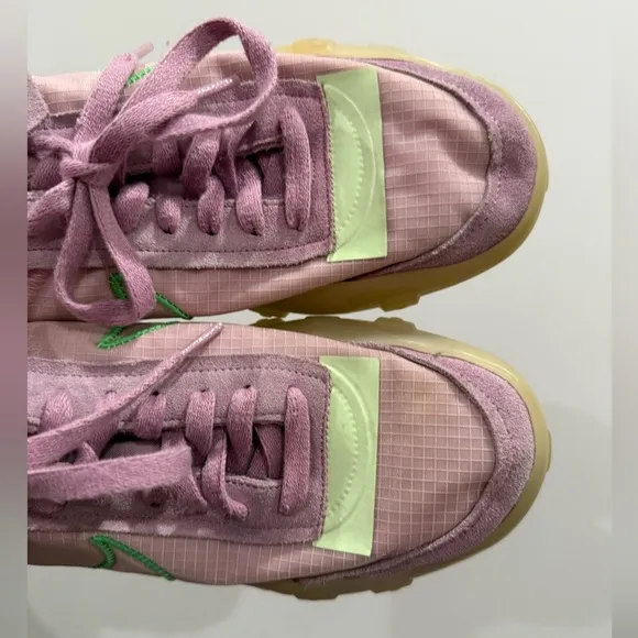 Nike is women's waffle racer 2X in arctic pink, size 10