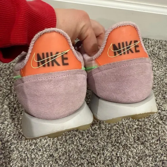 Nike is women's waffle racer 2X in arctic pink, size 10