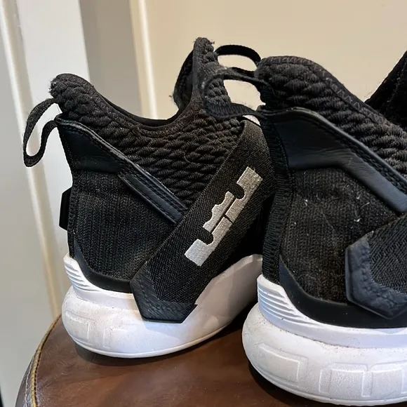 Nike Lebron Soldier 12 anchor sneakers mens black &amp; white sz 7.5