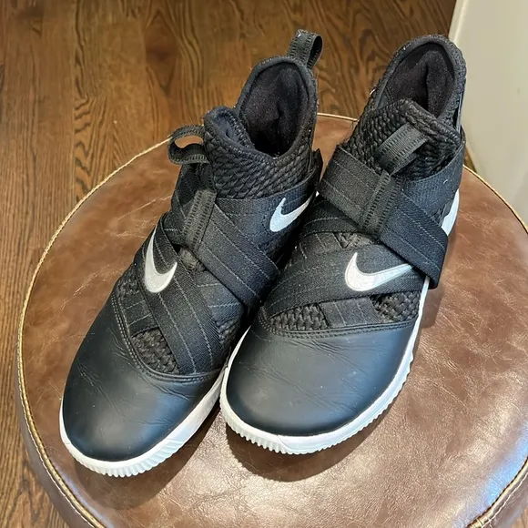 Nike Lebron Soldier 12 anchor sneakers mens black &amp; white sz 7.5
