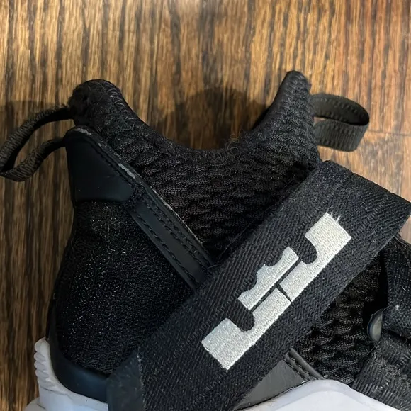 Nike Lebron Soldier 12 anchor sneakers mens black &amp; white sz 7.5