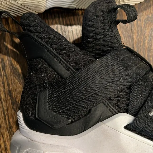 Nike Lebron Soldier 12 anchor sneakers mens black &amp; white sz 7.5
