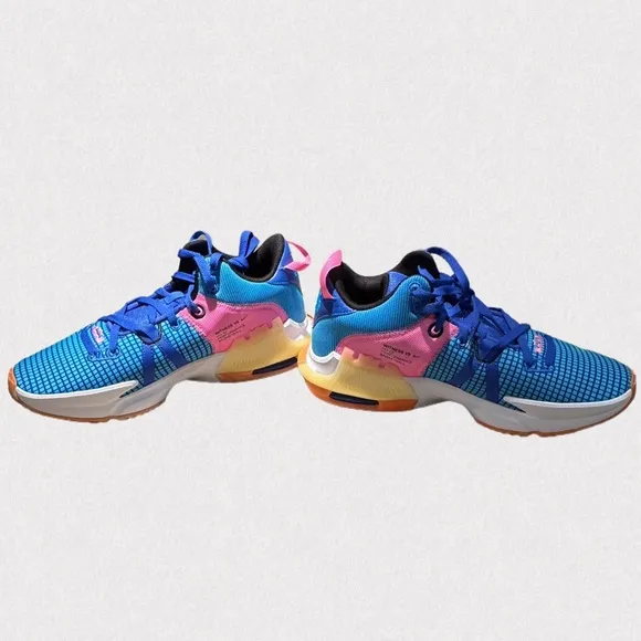 Nike LeBron Witness VII Basketball Shoes, Men’s Size 10 or Women’s Size 11.5