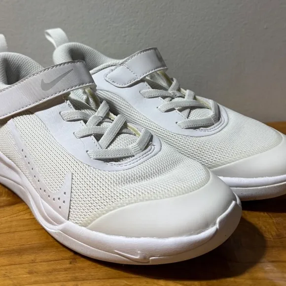 Nike Omni Multi Court Sneakers Running Shoes Youth Unisex Size 1 White Platinum