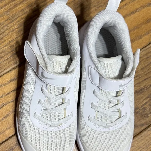Nike Omni Multi Court Sneakers Running Shoes Youth Unisex Size 1 White Platinum