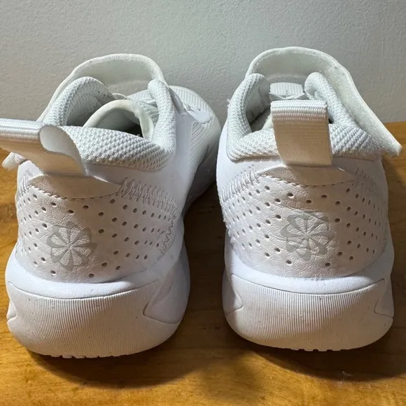 Nike Omni Multi Court Sneakers Running Shoes Youth Unisex Size 1 White Platinum