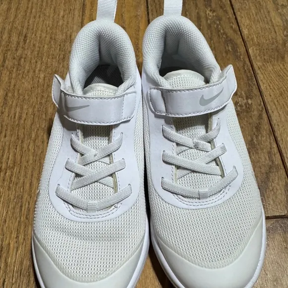 Nike Omni Multi Court Sneakers Running Shoes Youth Unisex Size 1 White Platinum