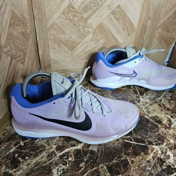 Nike women's Air Zoom Vapor pro hc tennis shoes size 8.5.     289