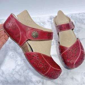 NWOB L’Artiste Spring Step Amoli Clog Red Leather Floral laser Cut Out Shoes 9.5