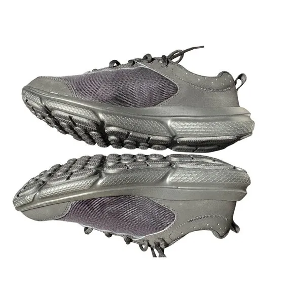 NWOB Under Armour Men's Size 10 Black UA Charged Assert 10 Running Shoes