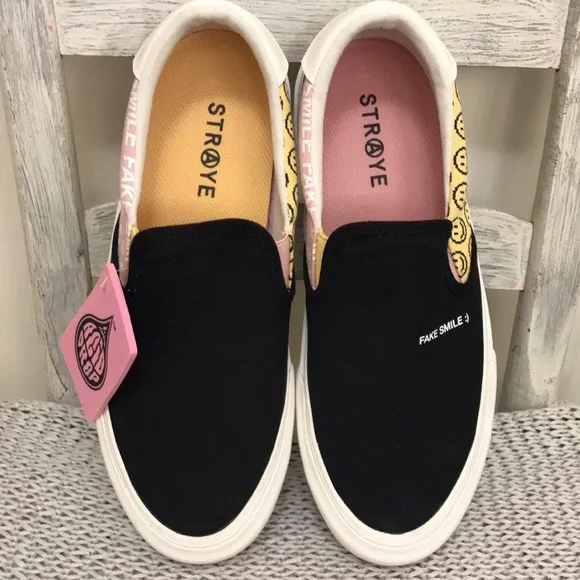 NWT Straye Ventura Fake Smile Skate Shoes