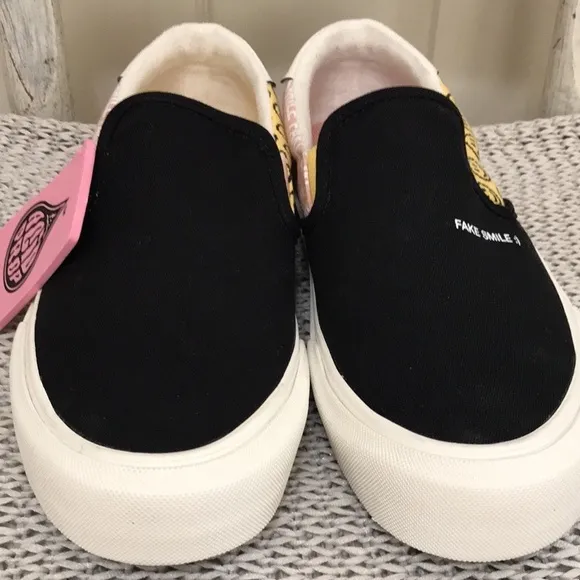 NWT Straye Ventura Fake Smile Skate Shoes