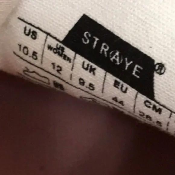 NWT Straye Ventura Fake Smile Skate Shoes