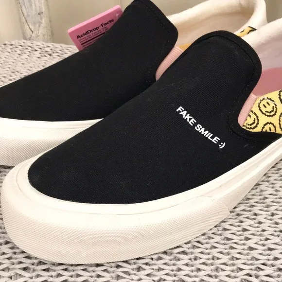 NWT Straye Ventura Fake Smile Skate Shoes