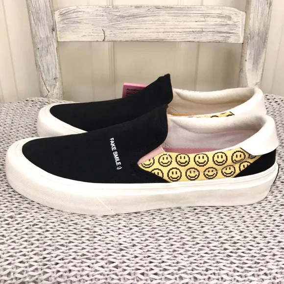 NWT Straye Ventura Fake Smile Skate Shoes
