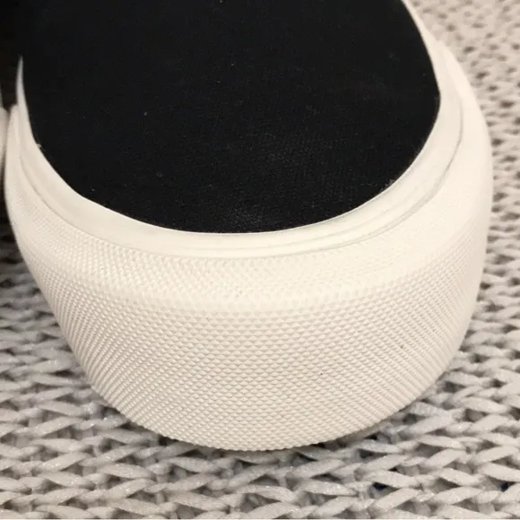 NWT Straye Ventura Fake Smile Skate Shoes