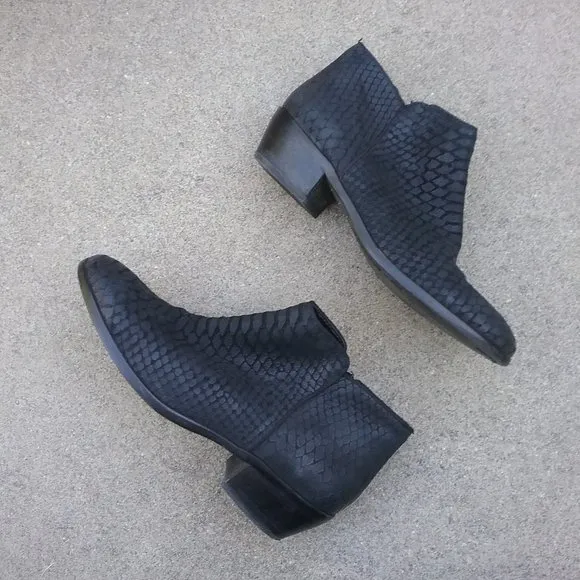 Sam Edelman Black Snake Embossed Petty Booties Size 6