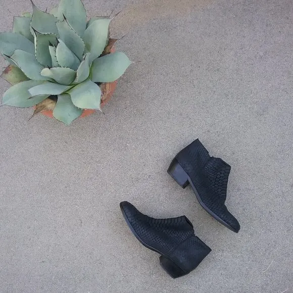 Sam Edelman Black Snake Embossed Petty Booties Size 6