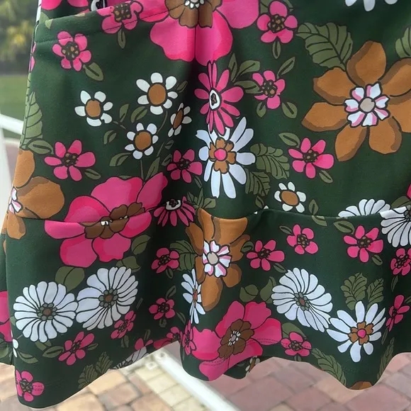 Smith &amp; Quinn Flounce Skort Sz M Green Floral Golf Tennis Stretch Like New Skirt