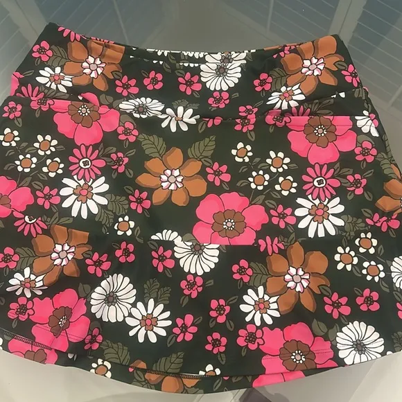 Smith &amp; Quinn Flounce Skort Sz M Green Floral Golf Tennis Stretch Like New Skirt