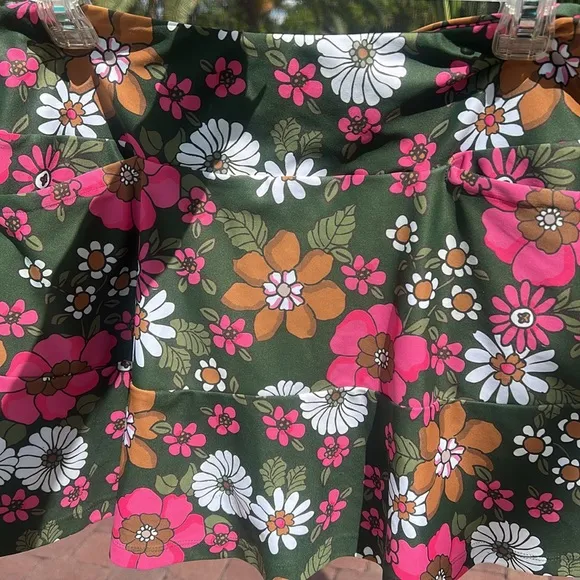 Smith &amp; Quinn Flounce Skort Sz M Green Floral Golf Tennis Stretch Like New Skirt