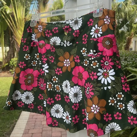 Smith &amp; Quinn Flounce Skort Sz M Green Floral Golf Tennis Stretch Like New Skirt