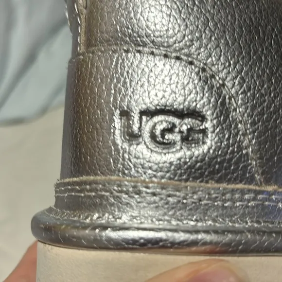 Ugg 1 Neumel silver leather ankle boot lace up non marking soles euc no scuffs