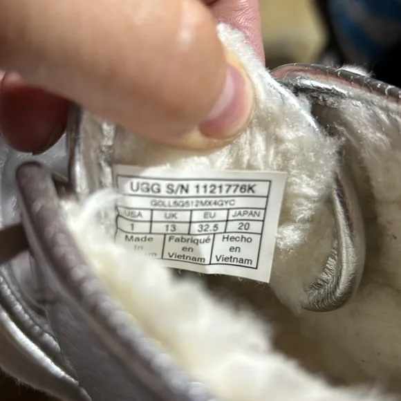 Ugg 1 Neumel silver leather ankle boot lace up non marking soles euc no scuffs