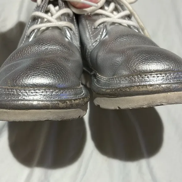 Ugg 1 Neumel silver leather ankle boot lace up non marking soles euc no scuffs