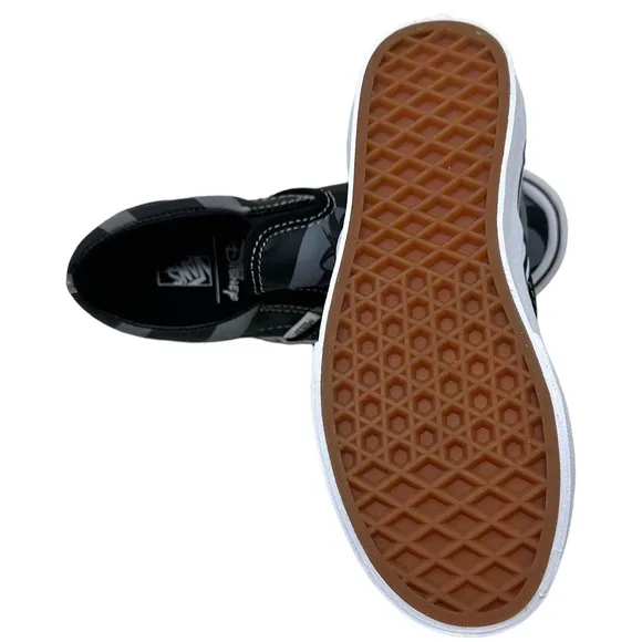 Vans Off The Wall Kids Youth X Disney Cheshire Cat Classic Slip On Shoes