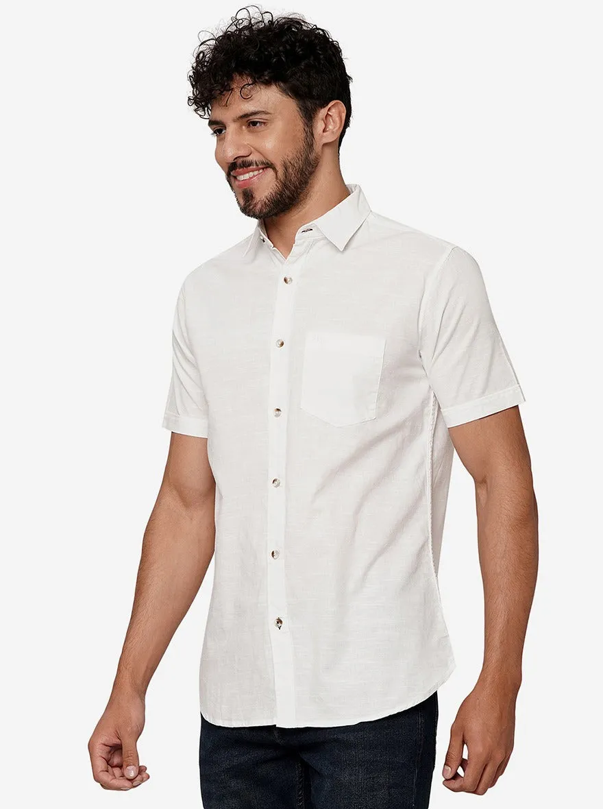 White Solid Slim Fit Casual Shirt | JadeBlue