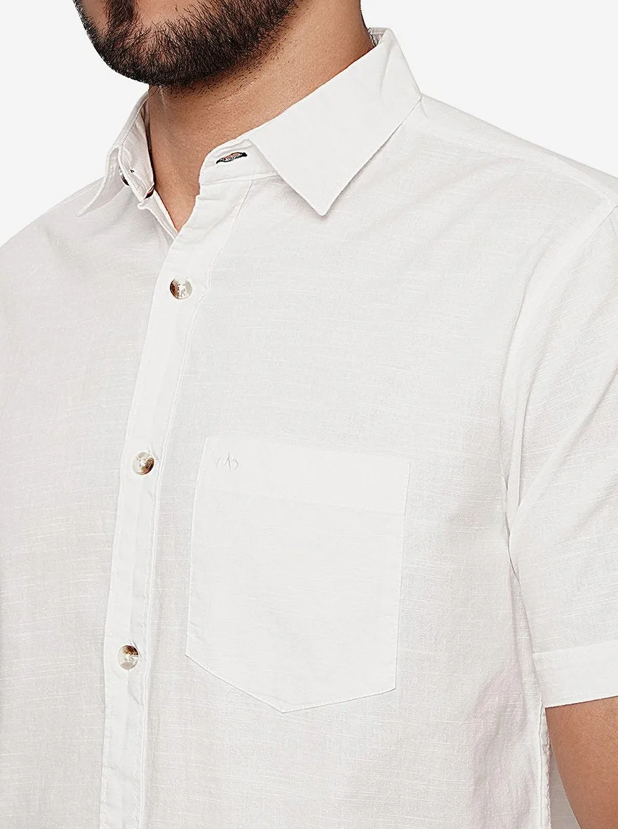White Solid Slim Fit Casual Shirt | JadeBlue